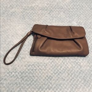 Wristlet purse